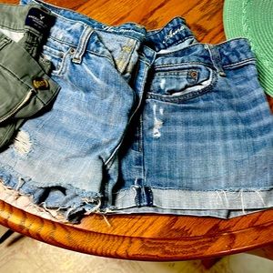 3 pairs American Eagle shorts 1 green Bermuda short 8 and 2 jeans shorts 6